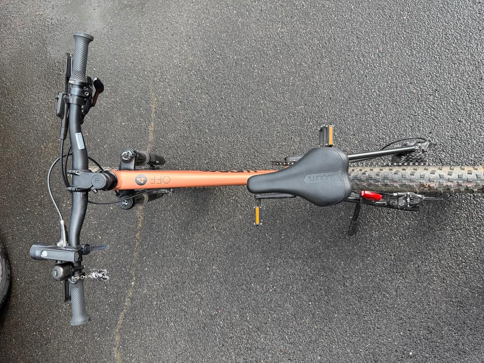 Woom OFF AIR 4 children's bicycle - Like new with stand!