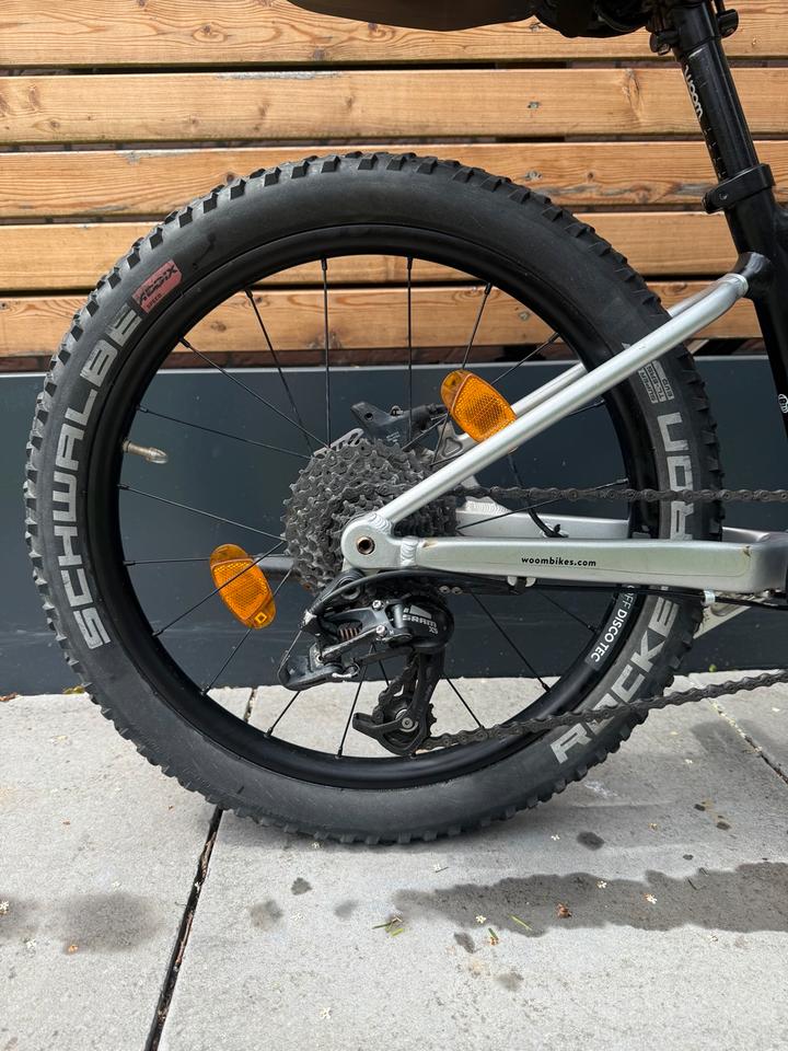 Woom 4 off air black 20“